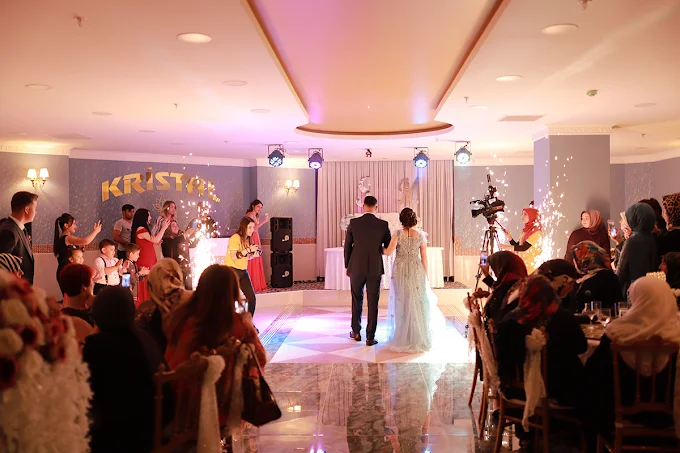Kristal Toplantı ve Düğün Salonları