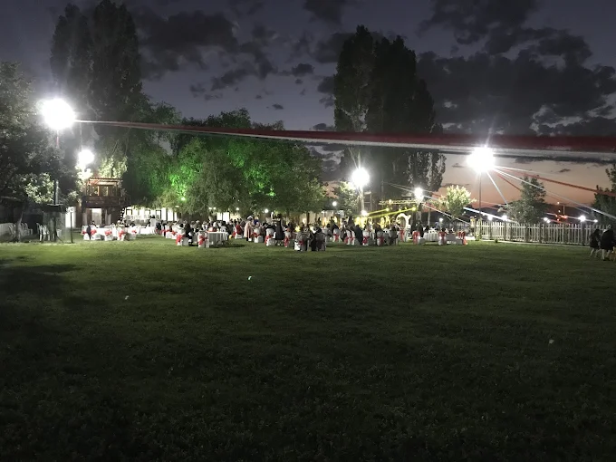 Salkım Söğüt Kırdüğünü & Kahvaltı Bahçesi